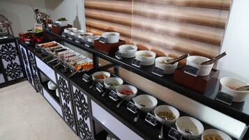 Petit déjeuner (7 JOD par personne)