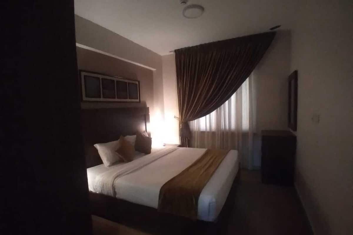 ห้องสแตนดาร์ด | เครื่องนอนระดับพรีเมียม, มินิบาร์, ตู้นิรภัยในห้องพัก, โต๊ะทำงาน