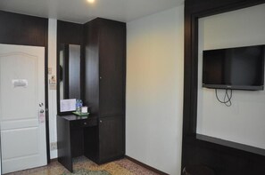 セーフティボックス (室内)、可動式ベッド、WiFi (無料)