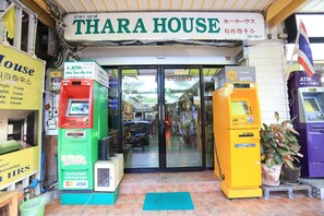 施設の正面