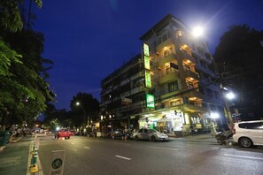 Exterior - Thara House (Bangkok)