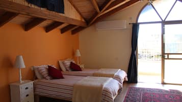 Comfort Studio Suite, Non Smoking, Mountain View | Desk, blackout drapes, soundproofing, iron/ironing board