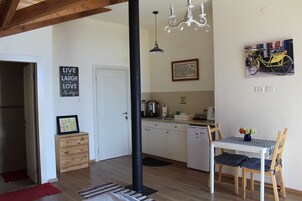 Classic Studio, Non Smoking, Mountain View | Private kitchenette | Fridge, microwave, stovetop, coffee/tea maker