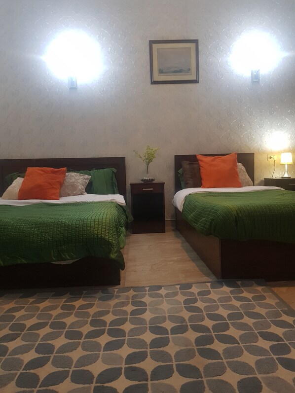 Dreibettzimmer | Bügeleisen/Bügelbrett, kostenloses WLAN