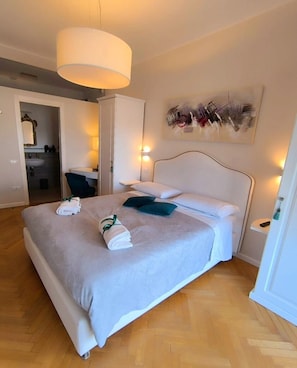 In-room safe, soundproofing, free WiFi, bed sheets - Attico 195 (Salerno)