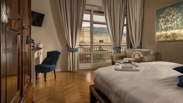 Suite Junior, 1 kamar tidur, teras, pemandangan bukit | Brankas, kedap suara, Wi-Fi gratis, dan seprai linen