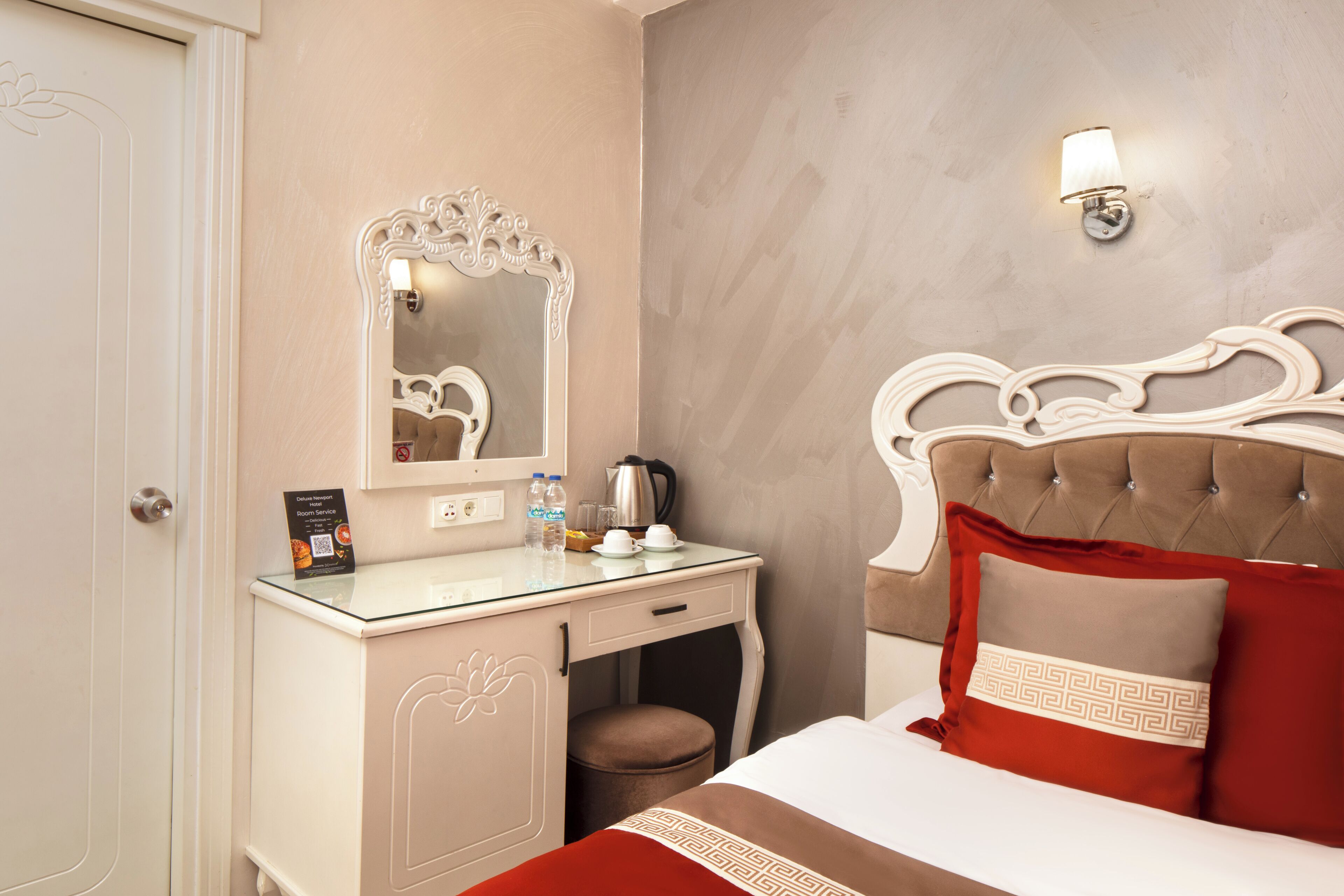 Photo - Deluxe Newport Hotel - Old City