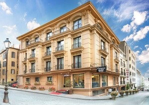 Front of property - Deluxe Newport Hotel - Old City (Istanbul)