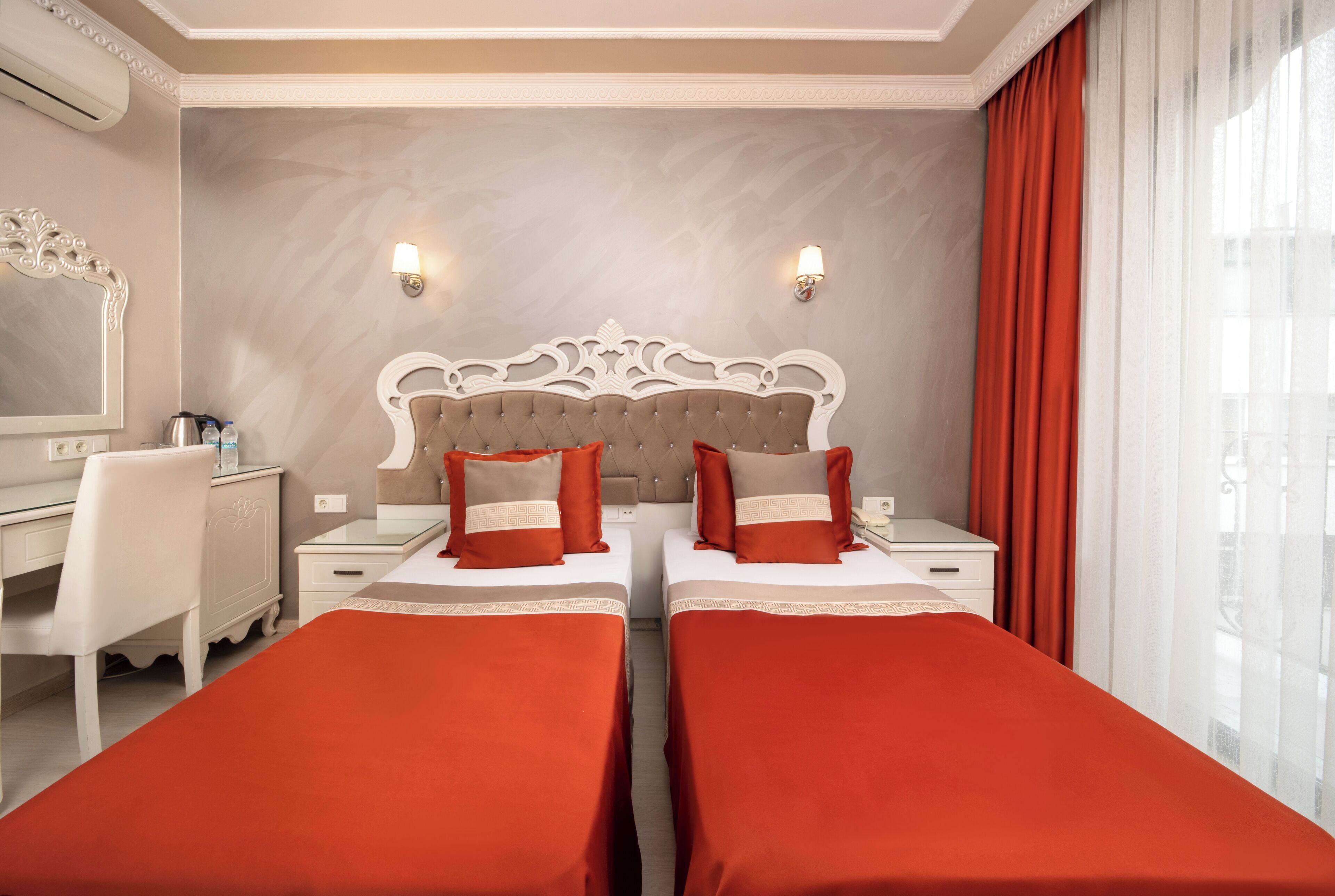 Photo - Deluxe Newport Hotel - Old City