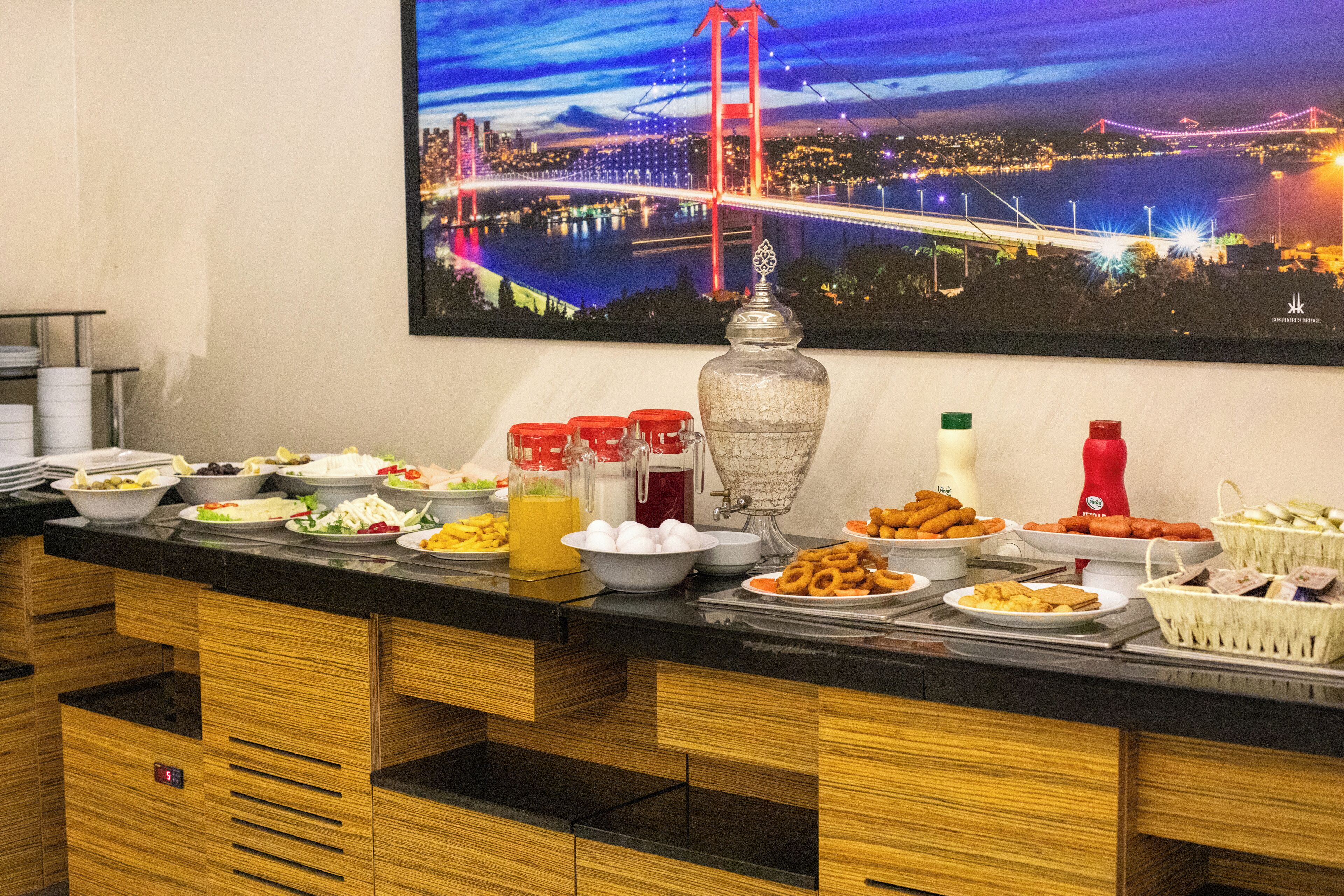 Se ofrece un desayuno para llevar (10 EUR por persona)