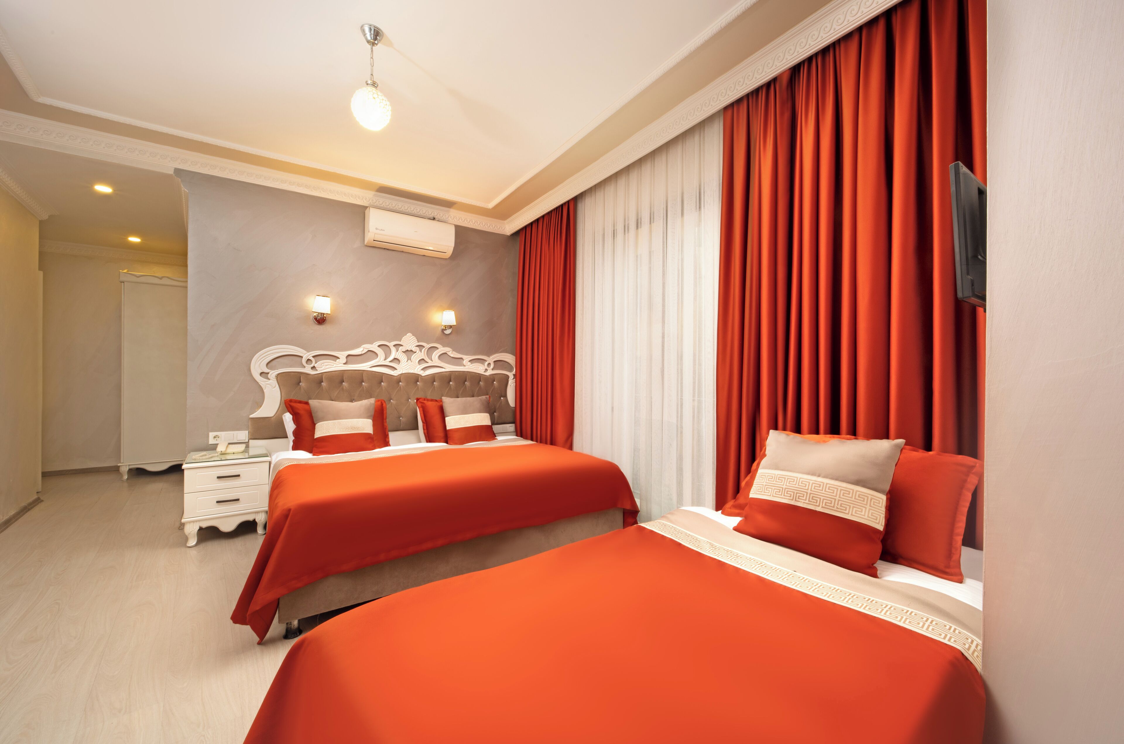 Photo - Deluxe Newport Hotel - Old City