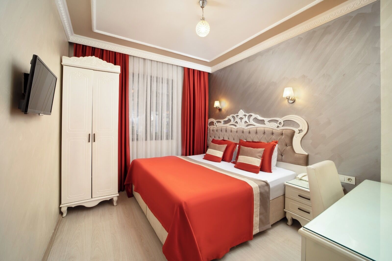 Photo - Deluxe Newport Hotel - Old City