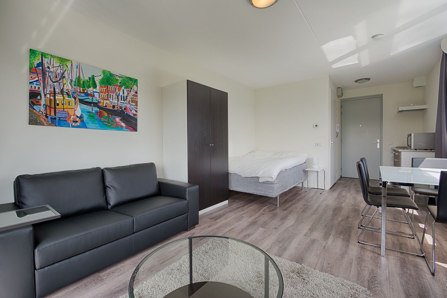 Deluxe Studio Suite | Desk, iron/ironing board, free cribs/infant beds, free WiFi