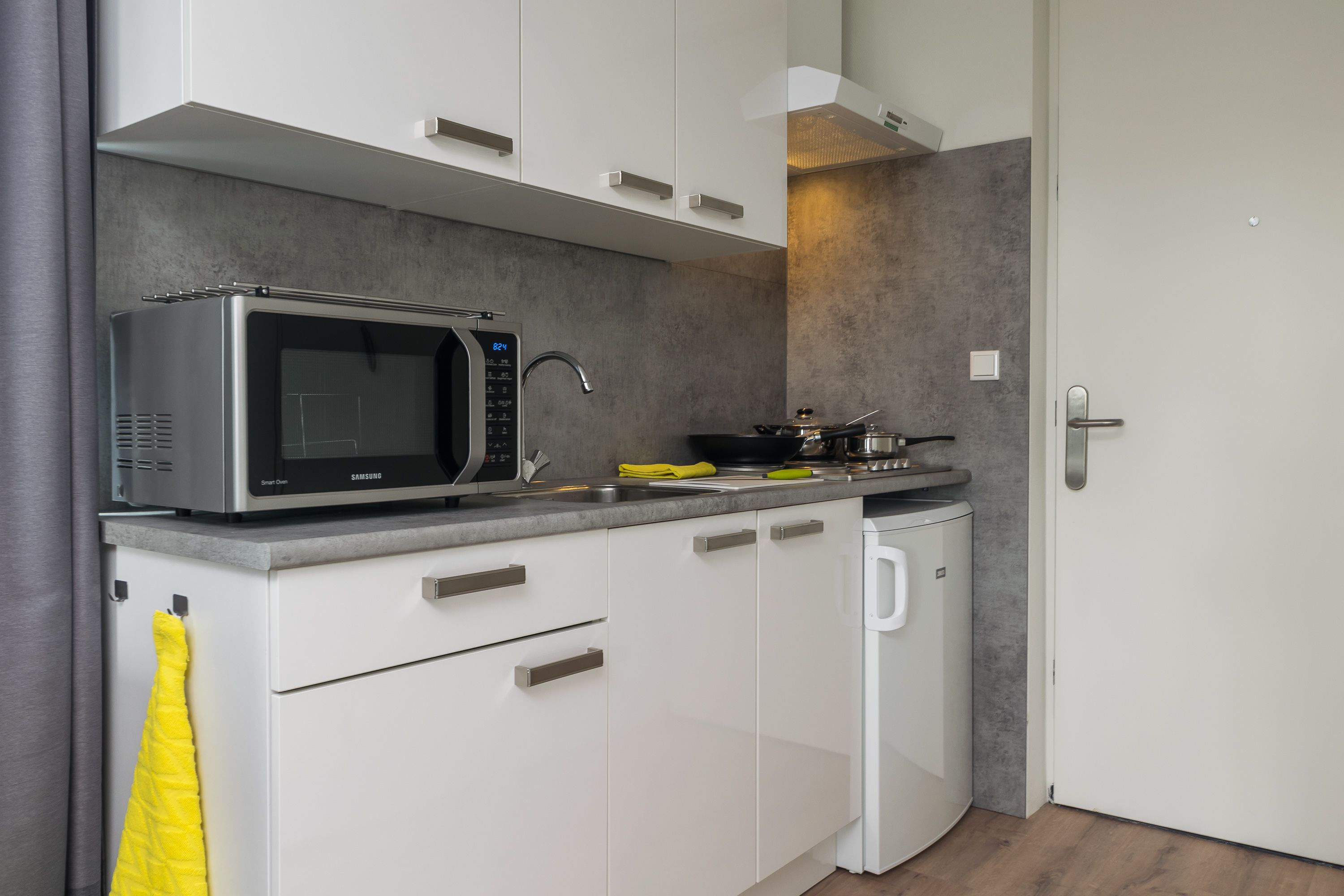 Suite studio supérieure | Cuisine privée | Un four, surface de cuisson, cafétière à espresso, bouilloire électrique