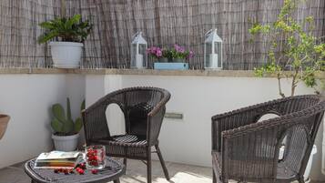 Basic-Zimmer, 1 Queen-Bett, eigenes Bad | Terrasse/Patio