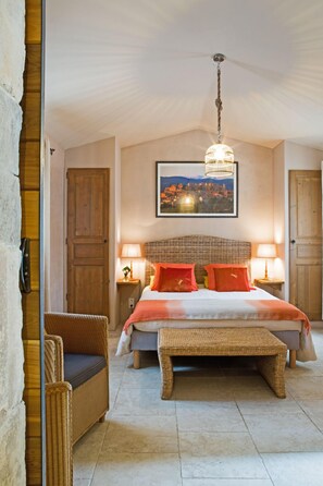 Kamer (Rousillon) | Een bureau, geluiddichte muren, gratis babybedden, gratis wifi