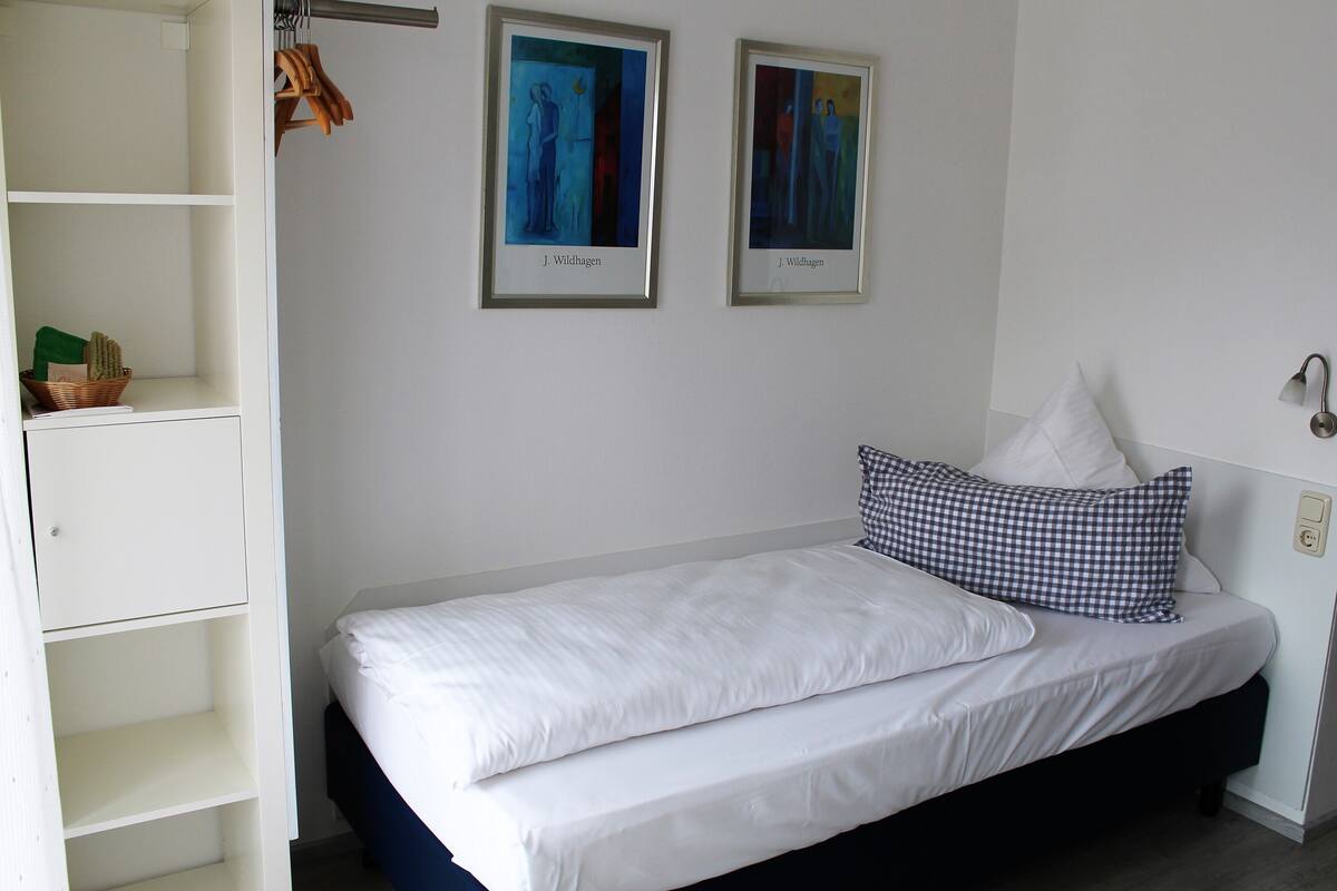 Desk, laptop workspace, free WiFi, bed sheets
