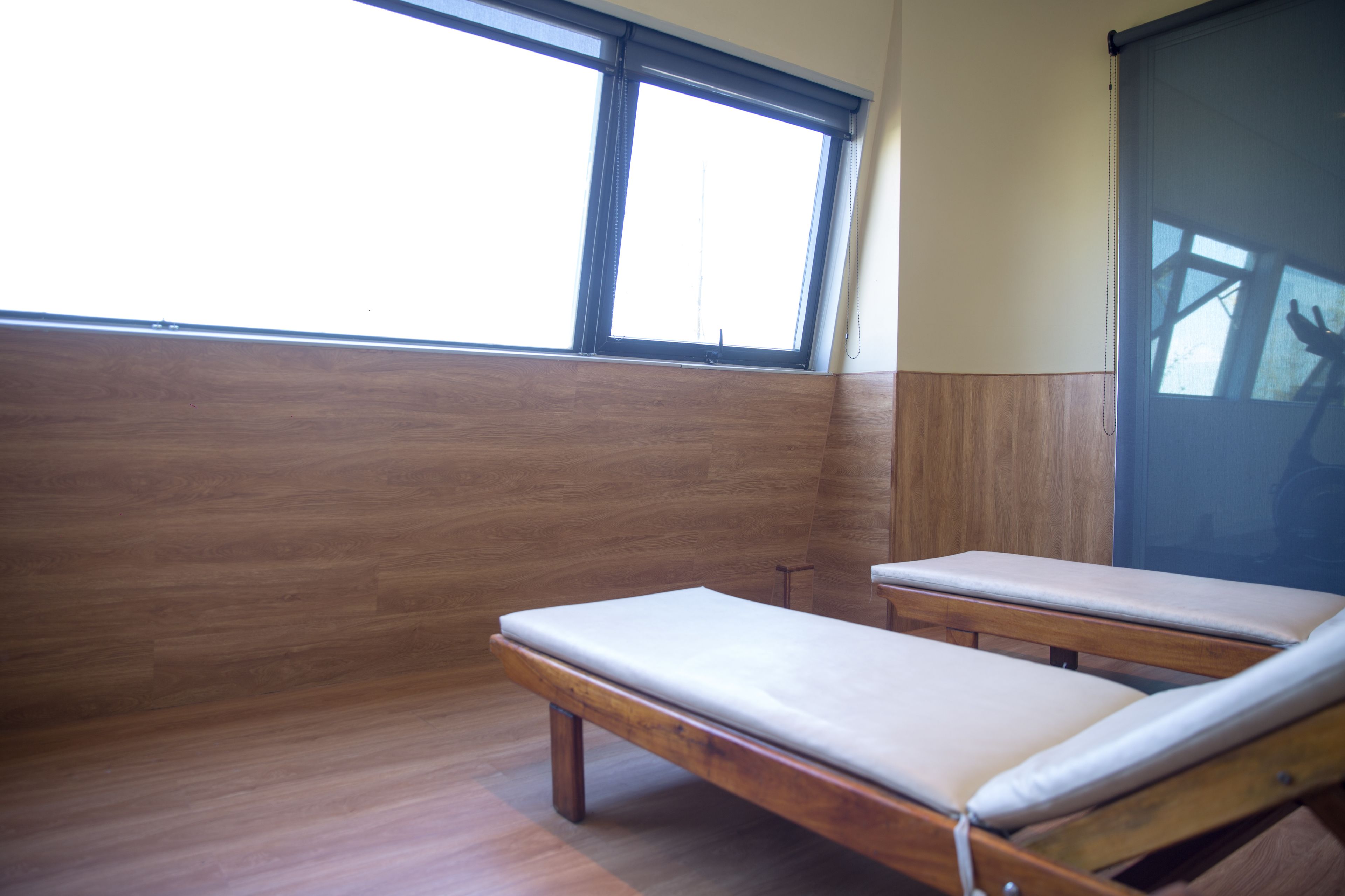 couples treatment room(s), body treatments, deep-tissue massages