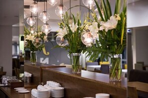 Buffet - Howard Johnson Plaza by Wyndham Buenos Aires (Buenos Aires)