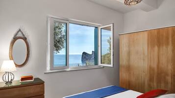 3 camere, una scrivania, insonorizzazione, ferro/asse da stiro