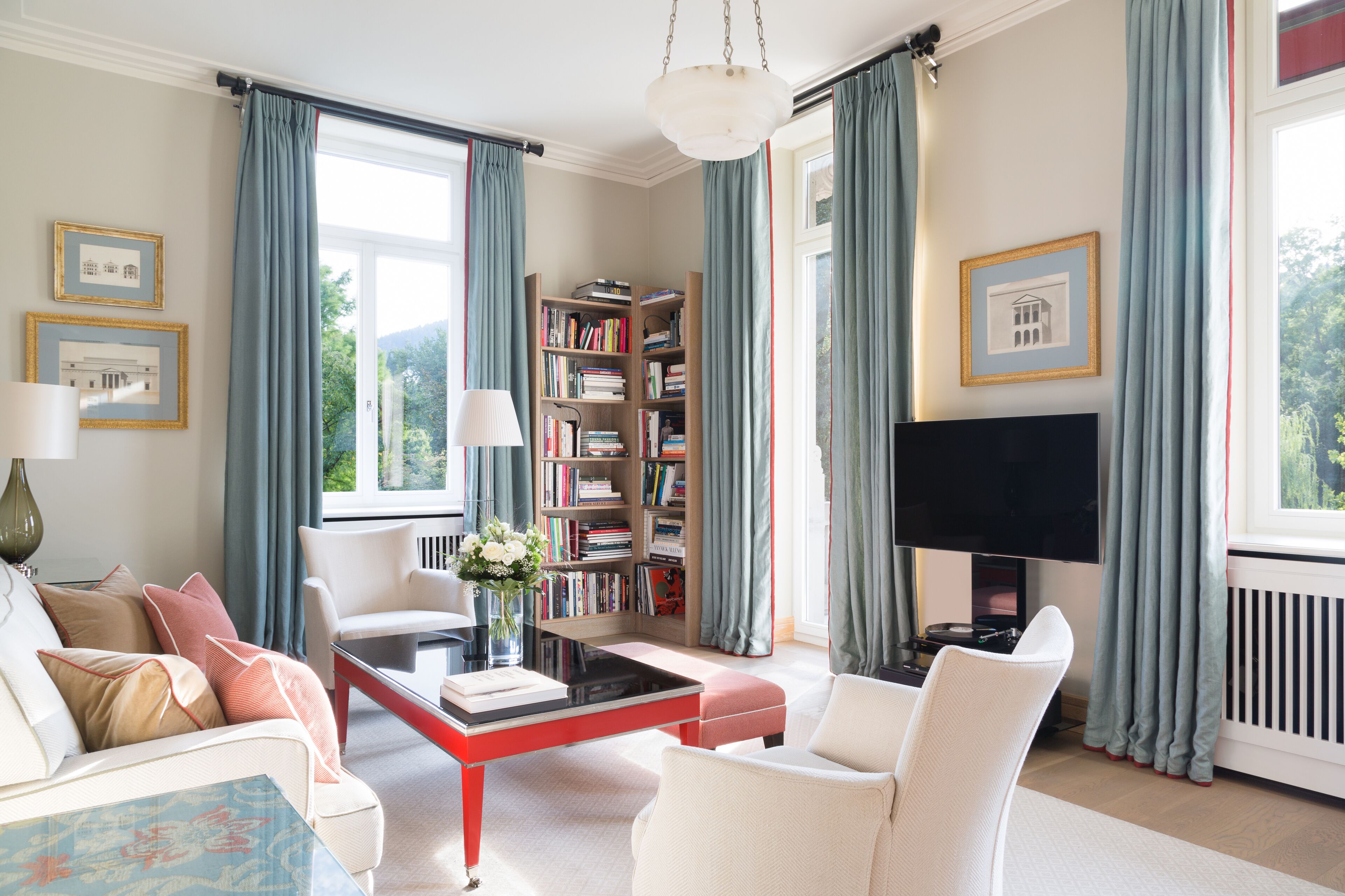 stéphanie spa suite | living area | flat-screen tv