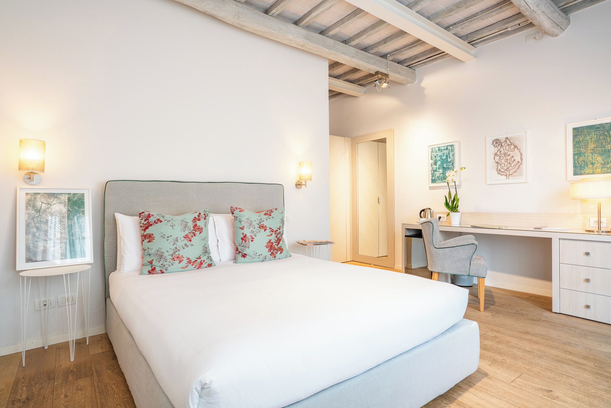 Classic Room | 1 bedroom, premium bedding, down comforters, minibar