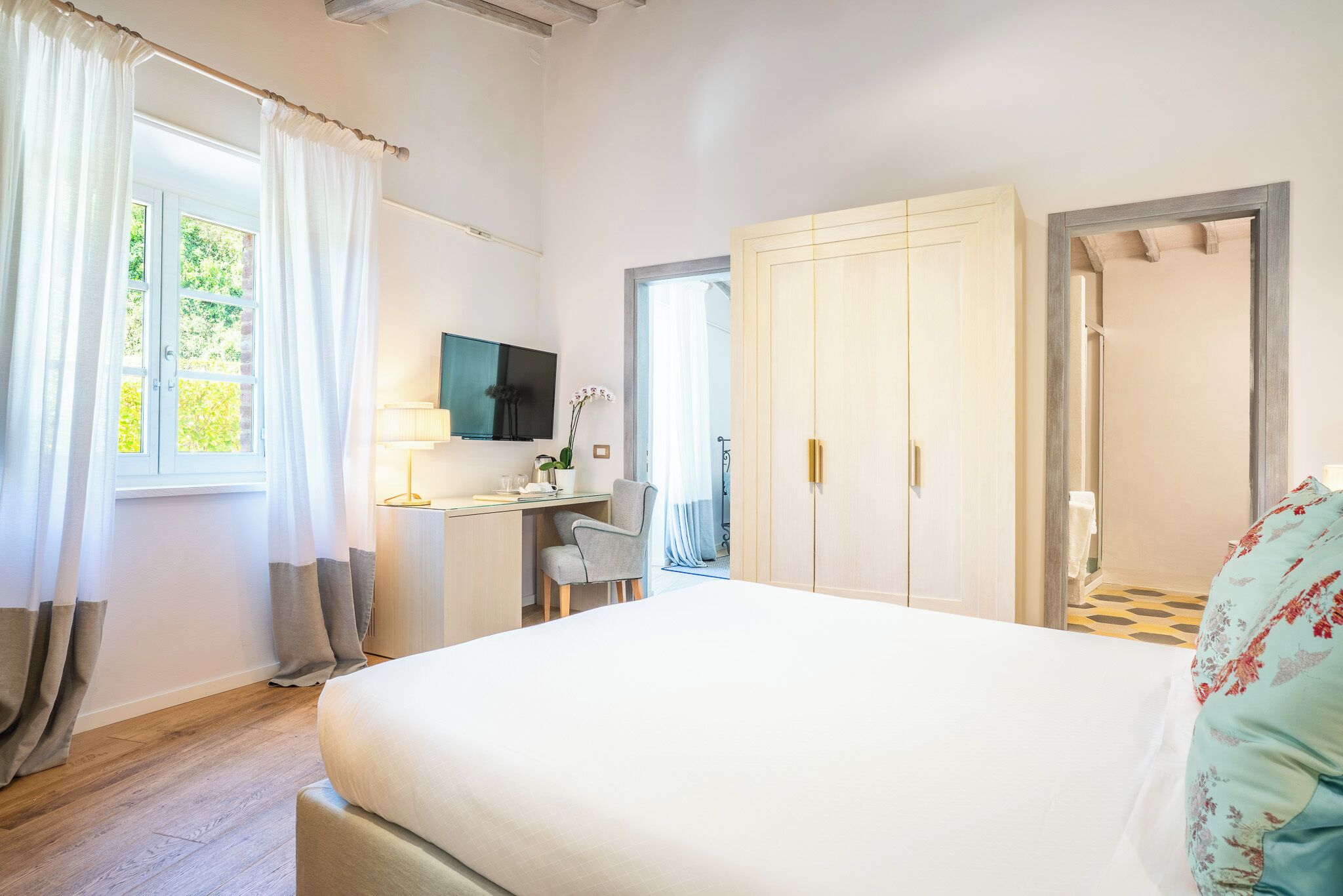 Junior Room | 1 bedroom, premium bedding, down comforters, minibar