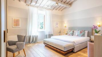 Deluxe Room | 1 bedroom, premium bedding, down comforters, minibar