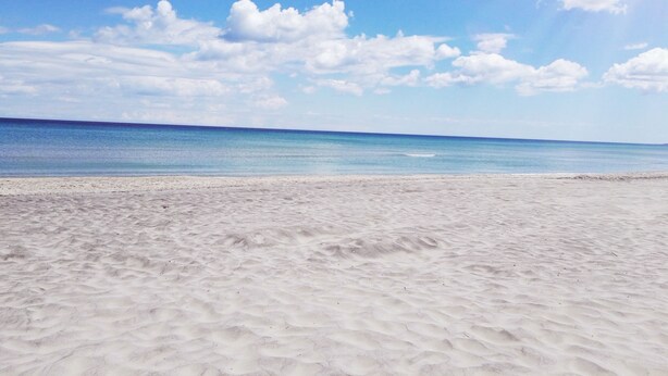 A beach with a clear sky and calm sea. - Residence Missipezza (Otranto)