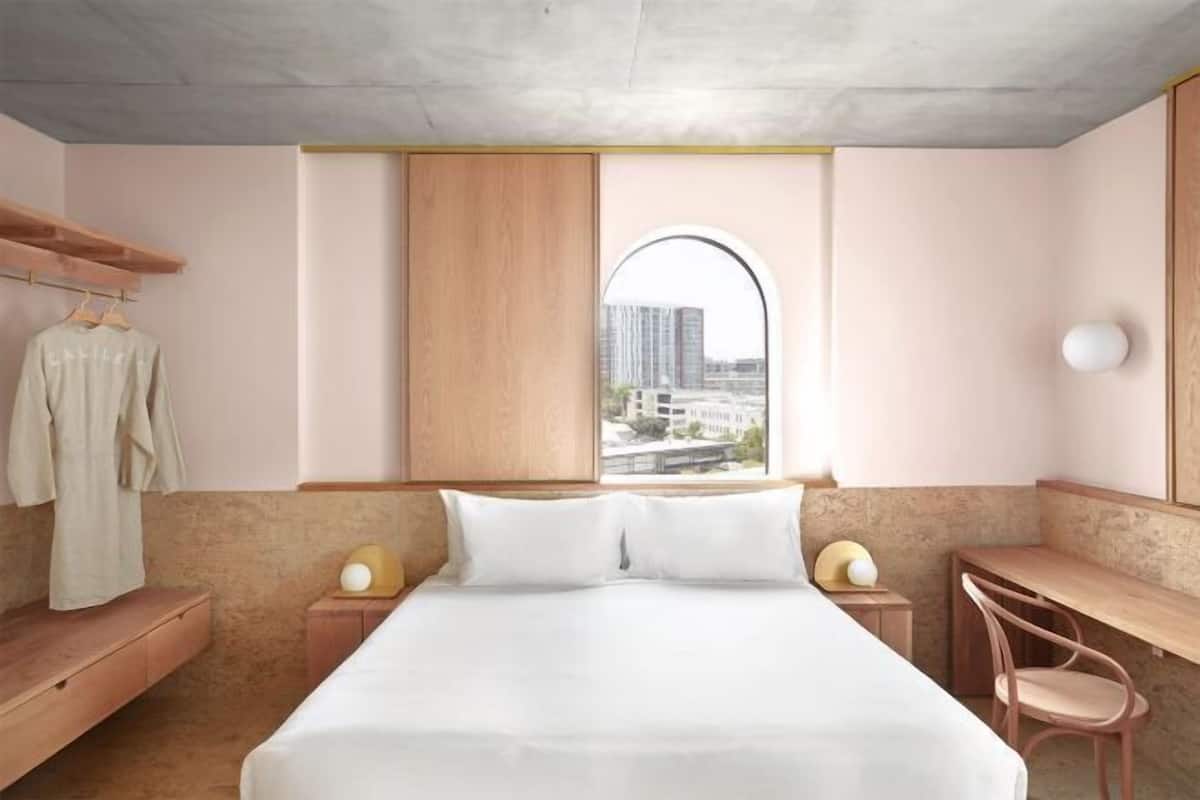 1 bedroom, premium bedding, pillow-top beds, in-room safe
