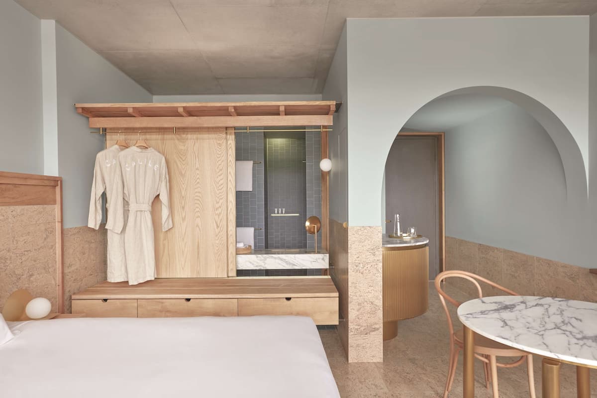 1 bedroom, premium bedding, pillow-top beds, in-room safe