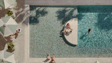 Outdoor pool, free pool cabanas, pool loungers