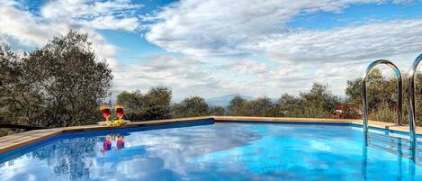 Piscine extérieure (ouverte en saison)