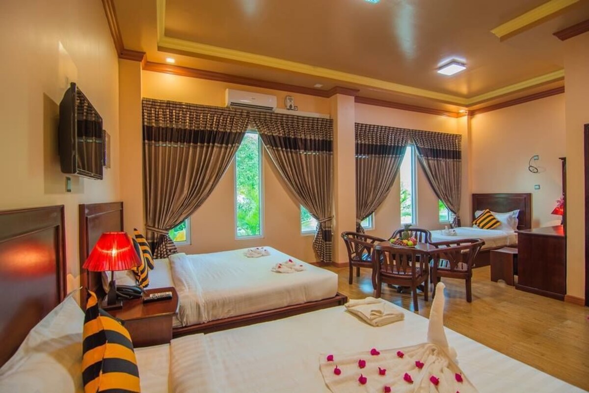 Minibar, desk, rollaway beds, free WiFi