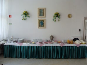 Desayuno continental diario (EUR 5.00 por persona)