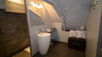 Comfort Triple Room, Garden View (Terre d' ardoise) | Bathroom