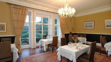 Breakfast, lunch, dinner served; garden views