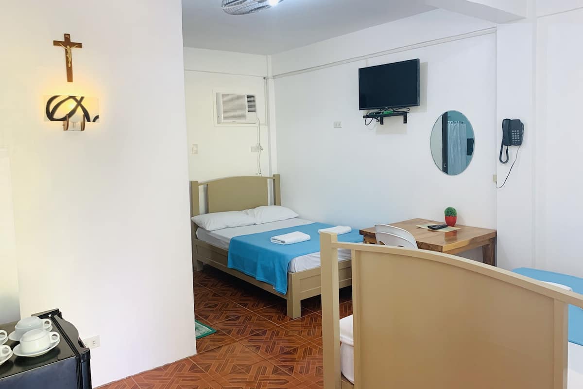 Deluxe Quadruple Room, 2 Katil Kelamin (Double) (St. Claire, Quad) | Meja 