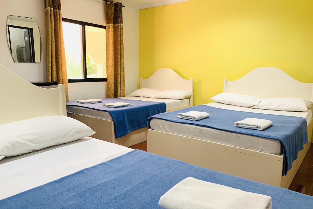 Deluxe Room, Berbilang Katil (St. John, Deluxe) | Meja 