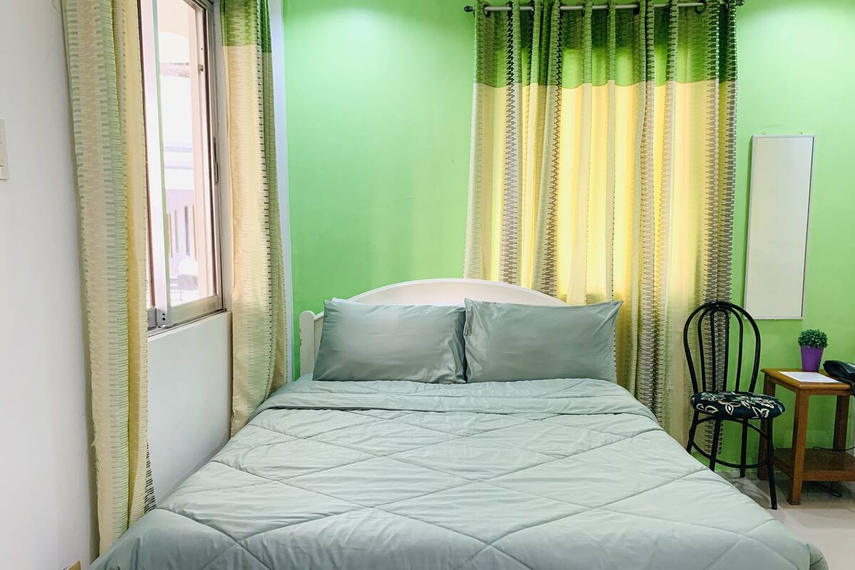 Deluxe Double Room, 1 Katil Ratu (Queen) (St. Anthony) | Meja 