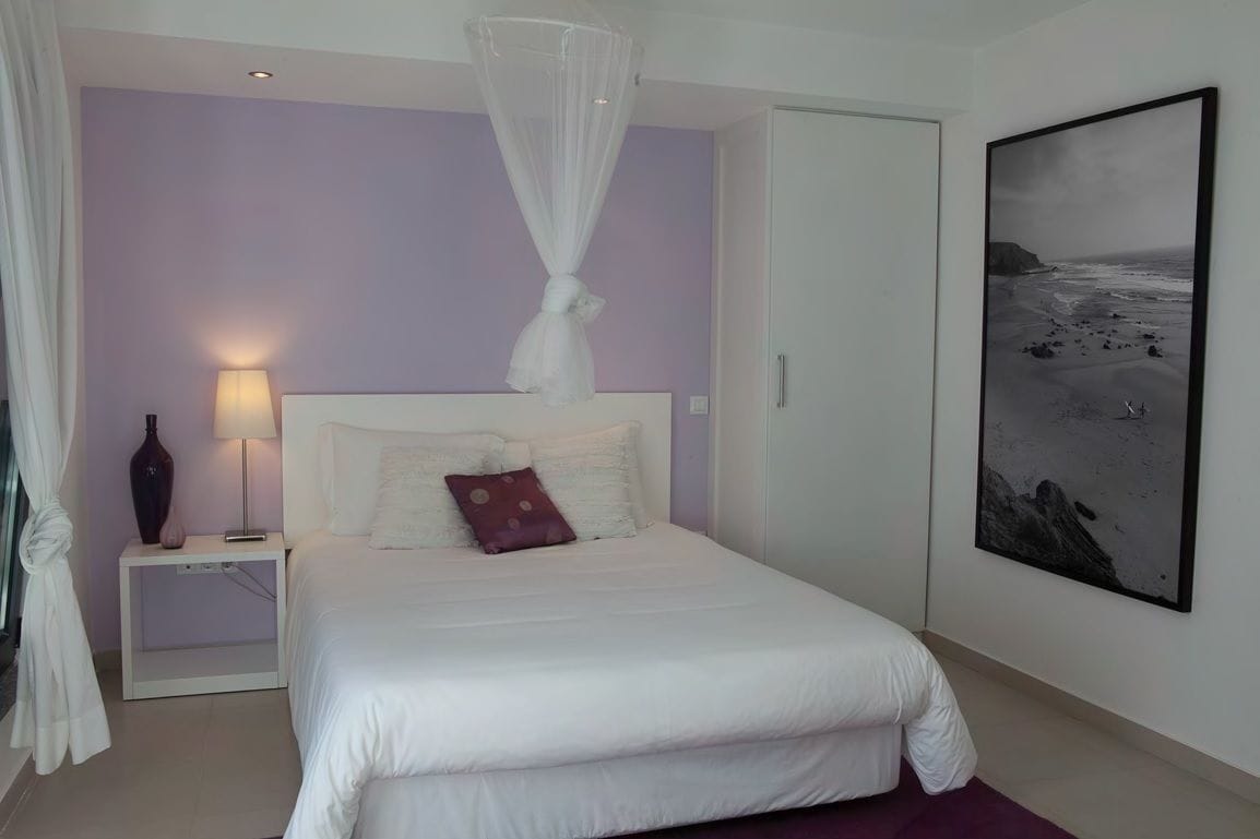 blackout curtains, free wifi, bed sheets