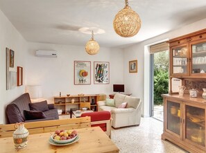 Villa, 3 Schlafzimmer | Wohnbereich | Flachbildfernseher