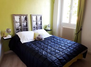 Comfort Double Room, 1 Bedroom | 1 bedroom, individually decorated, cribs/infant beds, free WiFi - Café De La Place (Saint-Germain-du-Teil)