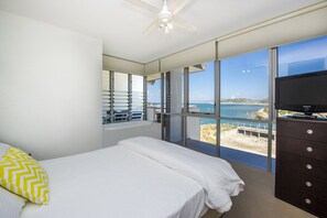 Comfort Apartment, 2 Bedrooms, Pool Access, Ocean View