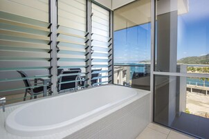 Apartamento Confort, 2 habitaciones, acceso a la piscina, vistas al mar | Bañera profunda