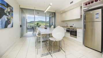 Comfort Apartment, 2 Bedrooms, Pool Access, Ocean View | Private kitchen | Full-sized fridge, microwave, oven, stovetop