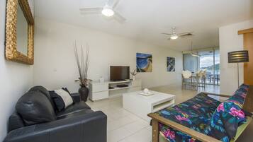 Comfort Apartment, 2 Bedrooms, Pool Access, Ocean View | Living room | TV, DVD player
