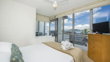 Comfort Apartment, 2 Bedrooms, Pool Access, Ocean View | 2 bedrooms, iron/ironing board, bed sheets