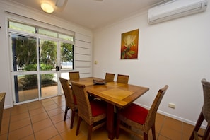 舒适公寓, 2 间卧室, 海洋景观 | 客房内用餐