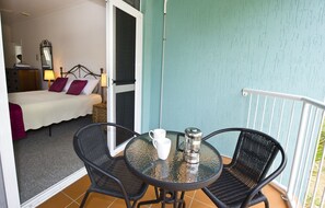 Comfort-Apartment, 2 Schlafzimmer, Meerblick | Terrasse/Patio